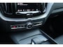 Volvo XC60 T6 Automaat Plug-in hybrid AWD Plus Bright | Adaptieve Cruise Control| Semi Electrische Trekhaak | Panoramadak | Blind Spot| Rondomzicht Camera| Verwarmbare Voorstoelen| Alarmklasse 3.