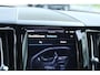 Volvo XC60 T6 Automaat Plug-in hybrid AWD Plus Bright | Adaptieve Cruise Control| Semi Electrische Trekhaak | Panoramadak | Blind Spot| Rondomzicht Camera| Verwarmbare Voorstoelen| Alarmklasse 3.