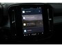 Volvo XC40 B4 Automaat Plus Dark Achteruitrijcamera | Semi elektrische trekhaak | Stoelverwarming | Blind Spot | Stuurwiel verwarming | Google services | Bestuurdersstoel met geheugen | Harman/Kardon premium audio | Blind Spot | 18 inch lichtmetalen velgen |