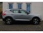 Volvo XC40 B4 Automaat Plus Dark Achteruitrijcamera | Semi elektrische trekhaak | Stoelverwarming | Blind Spot | Stuurwiel verwarming | Google services | Bestuurdersstoel met geheugen | Harman/Kardon premium audio | Blind Spot | 18 inch lichtmetalen velgen |