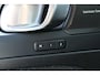 Volvo XC40 B4 Automaat Plus/Dark Achteruitrijcamera | Semi elektrische trekhaak | Stoelverwarming | Blind Spot | Stuurwiel verwarming | Google services | Bestuurdersstoel met geheugen | Harman/Kardon premium audio | Blind Spot | 18 inch lichtmetalen velgen |