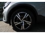 Volvo XC40 B4 Automaat Plus/Dark Achteruitrijcamera | Semi elektrische trekhaak | Stoelverwarming | Blind Spot | Stuurwiel verwarming | Google services | Bestuurdersstoel met geheugen | Harman/Kardon premium audio | Blind Spot | 18 inch lichtmetalen velgen |