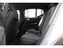 Volvo XC40 B4 Automaat Plus/Dark Achteruitrijcamera | Semi elektrische trekhaak | Stoelverwarming | Blind Spot | Stuurwiel verwarming | Google services | Bestuurdersstoel met geheugen | Harman/Kardon premium audio | Blind Spot | 18 inch lichtmetalen velgen |