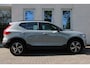 Volvo XC40 B4 Automaat Plus/Dark Achteruitrijcamera | Semi elektrische trekhaak | Stoelverwarming | Blind Spot | Stuurwiel verwarming | Google services | Bestuurdersstoel met geheugen | Harman/Kardon premium audio | Blind Spot | 18 inch lichtmetalen velgen |