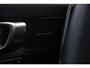 Volvo XC40 B4 Automaat Plus Dark Achteruitrijcamera | Semi elektrische trekhaak | Stoelverwarming | Blind Spot | Stuurwiel verwarming | Google services | Bestuurdersstoel met geheugen | Harman/Kardon premium audio | Blind Spot | 18 inch lichtmetalen velgen |