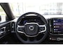 Volvo XC40 B4 Automaat Plus/Dark Achteruitrijcamera | Semi elektrische trekhaak | Stoelverwarming | Blind Spot | Stuurwiel verwarming | Google services | Bestuurdersstoel met geheugen | Harman/Kardon premium audio | Blind Spot | 18 inch lichtmetalen velgen |