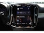 Volvo XC40 B4 Automaat Plus/Dark Achteruitrijcamera | Semi elektrische trekhaak | Stoelverwarming | Blind Spot | Stuurwiel verwarming | Google services | Bestuurdersstoel met geheugen | Harman/Kardon premium audio | Blind Spot | 18 inch lichtmetalen velgen |