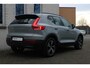 Volvo XC40 2.0 B4 Plus Dark Achteruitrijcamera | Semi elektrische trekhaak | Stoelverwarming | Blind Spot | Stuurwiel verwarming | Google services | Bestuurdersstoel met geheugen | Harman/Kardon premium audio | Blind Spot | 18 inch lichtmetalen velgen |