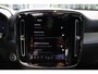 Volvo XC40 B4 Automaat Plus/Dark Achteruitrijcamera | Semi elektrische trekhaak | Stoelverwarming | Blind Spot | Stuurwiel verwarming | Google services | Bestuurdersstoel met geheugen | Harman/Kardon premium audio | Blind Spot | 18 inch lichtmetalen velgen |