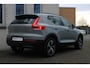 Volvo XC40 B4 Automaat Plus Dark Achteruitrijcamera | Semi elektrische trekhaak | Stoelverwarming | Blind Spot | Stuurwiel verwarming | Google services | Bestuurdersstoel met geheugen | Harman/Kardon premium audio | Blind Spot | 18 inch lichtmetalen velgen |