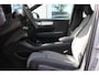 Volvo XC40 B4 Automaat Plus/Dark Achteruitrijcamera | Semi elektrische trekhaak | Stoelverwarming | Blind Spot | Stuurwiel verwarming | Google services | Bestuurdersstoel met geheugen | Harman/Kardon premium audio | Blind Spot | 18 inch lichtmetalen velgen |