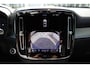Volvo XC40 B4 Automaat Plus/Dark Achteruitrijcamera | Semi elektrische trekhaak | Stoelverwarming | Blind Spot | Stuurwiel verwarming | Google services | Bestuurdersstoel met geheugen | Harman/Kardon premium audio | Blind Spot | 18 inch lichtmetalen velgen |