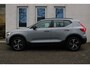 Volvo XC40 B4 Automaat Plus Dark Achteruitrijcamera | Semi elektrische trekhaak | Stoelverwarming | Blind Spot | Stuurwiel verwarming | Google services | Bestuurdersstoel met geheugen | Harman/Kardon premium audio | Blind Spot | 18 inch lichtmetalen velgen |