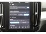 Volvo XC40 B4 211PK Automaat Plus Dark "Black uitgevoerd" / Google infotainment / Harman Kardon audio / Getinte ramen van de B-Stijl / Stoel en stuurwielverwarming