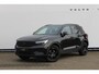Volvo XC40 B4 211PK Automaat Plus Dark "Black uitgevoerd" / Google infotainment / Harman Kardon audio / Getinte ramen van de B-Stijl / Stoel en stuurwielverwarming