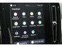 Volvo XC40 B4 211PK Automaat Plus Dark "Black uitgevoerd" / Google infotainment / Harman Kardon audio / Getinte ramen van de B-Stijl / Stoel en stuurwielverwarming