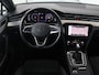 Volkswagen Passat 1.5 TSI R-Line | Panoramadak | Trekhaak | Matrix LED | Stoelverwarming | Adaptive cruise | Leder/Alcantara | Camera | Carplay | Keyless | Climate control | Parkeerhulp