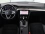 Volkswagen Passat 1.5 TSI R-Line | Panoramadak | Trekhaak | Matrix LED | Stoelverwarming | Adaptive cruise | Leder/Alcantara | Camera | Carplay | Keyless | Climate control | Parkeerhulp