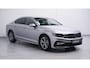 Volkswagen Passat 1.5 TSI R-Line Business + Rijklaar! Navi Stoel- en voorruitverwarming Led matrix Apple Carplay Camera 1e Eig. NAP