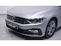 Volkswagen Passat 1.5 TSI R-Line Business + Rijklaar! Navi Stoel- en voorruitverwarming Led matrix Apple Carplay Camera 1e Eig. NAP