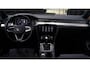 Volkswagen Passat 1.5 TSI R-Line Business + Rijklaar! Navi Stoel- en voorruitverwarming Led matrix Apple Carplay Camera 1e Eig. NAP