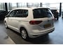Volkswagen Touran 1.5 TSI Highline navi clima cruise led pdc trekhaak 150 pk !!