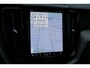 Volvo XC60 T6 Plug-in hybrid AWD Plus Dark | Verwarmde Voorstoelen, Stuurwiel en Achterbank | Panoramadak met Schuif-/Kantelfunctie | Semi- Elektrische Trekhaak | 360-Camera | Adaptieve Cruise Control | Draadloze Telefoonlader