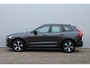 Volvo XC60 T6 Plug-in hybrid AWD Plus Dark | Verwarmde Voorstoelen, Stuurwiel en Achterbank | Panoramadak met Schuif-/Kantelfunctie | Semi- Elektrische Trekhaak | 360-Camera | Adaptieve Cruise Control | Draadloze Telefoonlader
