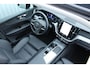 Volvo XC60 T6 Plug-in hybrid AWD Plus Dark | Verwarmde Voorstoelen, Stuurwiel en Achterbank | Panoramadak met Schuif-/Kantelfunctie | Semi- Elektrische Trekhaak | 360-Camera | Adaptieve Cruise Control | Draadloze Telefoonlader