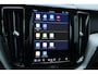Volvo XC60 T6 Plug-in hybrid AWD Plus Dark | Verwarmde Voorstoelen, Stuurwiel en Achterbank | Panoramadak met Schuif-/Kantelfunctie | Semi- Elektrische Trekhaak | 360-Camera | Adaptieve Cruise Control | Draadloze Telefoonlader