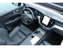 Volvo XC60 T6 Plug-in hybrid AWD Plus Dark | Verwarmde Voorstoelen, Stuurwiel en Achterbank | Panoramadak met Schuif-/Kantelfunctie | Semi- Elektrische Trekhaak | 360-Camera | Adaptieve Cruise Control | Draadloze Telefoonlader