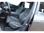 Volvo XC60 T6 Plug-in hybrid AWD Plus Dark | Verwarmde Voorstoelen, Stuurwiel en Achterbank | Panoramadak met Schuif-/Kantelfunctie | Semi- Elektrische Trekhaak | 360-Camera | Adaptieve Cruise Control | Draadloze Telefoonlader