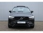 Volvo XC60 T6 Plug-in hybrid AWD Plus Dark | Verwarmde Voorstoelen, Stuurwiel en Achterbank | Panoramadak met Schuif-/Kantelfunctie | Semi- Elektrische Trekhaak | 360-Camera | Adaptieve Cruise Control | Draadloze Telefoonlader