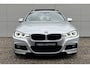 BMW 3-Serie Touring 320i M Sport Edition / Nederlandse Auto / Electrisch Schuifdak / Lederen bekleding / Electrisch verstelbare stoelen voor / Trekhaak Electrisch wegklapbaar / Dode hoeksensoren / Parkeercamera / Electrische achterklep / Stuurverwarming