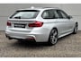 BMW 3-Serie Touring 320i M Sport Edition / Nederlandse Auto / Electrisch Schuifdak / Lederen bekleding / Electrisch verstelbare stoelen voor / Trekhaak Electrisch wegklapbaar / Dode hoeksensoren / Parkeercamera / Electrische achterklep / Stuurverwarming