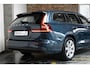 Volvo V60 B3 Automaat Essential Edition | 1ste Eigenaar | Dealeronderhouden | Google infotainment | Parkeersensoren voor + achter | Parkeercamera | achteropkomend verkeer waarschuwing | Apple Carplay/Android auto |