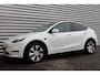 Tesla Model Y RWD 58KWH 238PK AUTOMAAT / NAVI / LEDER / CLIMIA / FULL-LED / CAMERA / 19" LMV / PANO. DAK / AFN. TREKHAAK / AUTO-PILOT / NIEUWSTAAT !!