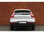 Volvo XC40 B4 Plus Dark | Verwarmbare Voorstoelen en Stuurwiel | Semi-Elektrische Trekhaak | Verwarmbare Voorruit | Premium Audio by Harman Kardon | Adaptieve Cruise Control | Park Assist
