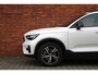 Volvo XC40 B4 Plus Dark | Semi-Elektrische Trekhaak | Verwarmbare Voorstoelen en Stuurwiel | Verwarmbare Voorruit | Premium Audio by Harman Kardon | Adaptieve Cruise Control | Park Assist