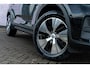 Volvo XC40 Plug-in Hybrid T4 Inscription Expression | Keyless | Stoel- en stuurverwarming | Achteruitrijcamera | Parkeersensoren voor + achter | Getint glas | Navigatie | Apple Carplay / Android Auto | LED koplampen |