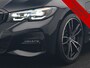 BMW 3-Serie 330e M Sport PHEV 293pk Dealer O.H. | Adaptief Onderstel | Sfeerverlichting | Alcantara Sportstoelen Verwarmd | Virtual | Apple Carplay | Navigatie | Cruise Control | DAB | 19"L.M | Plug In Hybrid