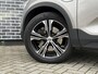 Volvo XC40 1.5 T5 Recharge Business Pro | Adaptieve cruise control | 19" wielen | Parkeerverwarming | Extra getint glas achter | Dodehoek detectie BLIS |