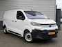 Citroën E-Jumpy L2 75 kWh 136pk | Airco | Cruise control | Bluetooth radio | Audiobediening stuurwiel | Parkeersensoren achter | Bestuurdersstoel comfort | Bank voorpassagiers | Tussenwand comfort met raam | Reservewiel