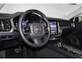 Volvo V60 B4 Ultra Dark - Panorama/schuifdak - IntelliSafe Assist & Surround - 360º Camera - Harman/Kardon audio - Verwarmde voorstoelen, stuur & achterbank - Parkeersensoren voor & achter - Elektr. bedienb. voorstoelen met geheugen - Head up display - Draadloze tel. lader - Extra getint glas - 19' LMV