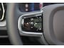 Volvo V60 B4 Ultra Dark - Panorama/schuifdak - IntelliSafe Assist & Surround - 360º Camera - Harman/Kardon audio - Verwarmde voorstoelen, stuur & achterbank - Parkeersensoren voor & achter - Elektr. bedienb. voorstoelen met geheugen - Head up display - Draadloze tel. lader - Extra getint glas - 19' LMV