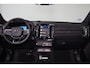 Volvo XC40 Recharge Twin Ultimate 82 kWh - Panorama/schuifdak - IntelliSafe Assist & Surround - 360º Camera - Harman/Kardon audio - Verwarmde voorstoelen & stuur - Parkeersensoren voor & achter - Elektr. bedienb. voorstoelen met geheugen links - Draadloze tel. lader - Extra getint glas - Warmtepomp - 19' LMV