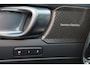 Volvo XC40 Recharge Twin Ultimate 82 kWh - Panorama/schuifdak - IntelliSafe Assist & Surround - 360º Camera - Harman/Kardon audio - Verwarmde voorstoelen & stuur - Parkeersensoren voor & achter - Elektr. bedienb. voorstoelen met geheugen links - Draadloze tel. lader - Extra getint glas - Warmtepomp - 19' LMV