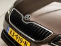 Skoda Octavia Combi 1.0 TSI Greentech Deluxe Automaat (PANORAMADAK, NAVIGATIE, CLIMATE, LEDER/ALCANTARA, CANTON AUDIO, STOELVERWARMING, SPORTSTOELEN, CRUISE, GETINT GLAS, TREKHAAK, PARKEERSENSOREN, NIEUWE APK, NIEUWSTAAT)