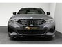 BMW 3-Serie Touring 330e xDrive M Sport / M340i Diffuser / Black Diamond M Grill / M340i M Sport bumper pakket / Schuif-/kanteldak / Elektr. verstelbare voorstoelen (links met memory) / Stoelverwarming / Apple Carplay - Android Auto / Achteruitrijcamera / Trekhaak (zwenkbaar) / Luxe lederen bekleding / 19'' LMV / Shadow Line / Full LED / Cruise Control / Draadloze telefoonlader