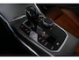 BMW 3-Serie Touring 330e xDrive M Sport / M340i Diffuser / Black Diamond M Grill / M340i M Sport bumper pakket / Schuif-/kanteldak / Elektr. verstelbare voorstoelen (links met memory) / Stoelverwarming / Apple Carplay - Android Auto / Achteruitrijcamera / Trekhaak (zwenkbaar) / Luxe lederen bekleding / 19'' LMV / Shadow Line / Full LED / Cruise Control / Draadloze telefoonlader